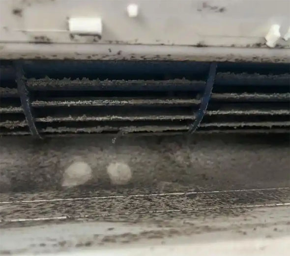 福州市空调吹的风有股烧焦味是怎么回事